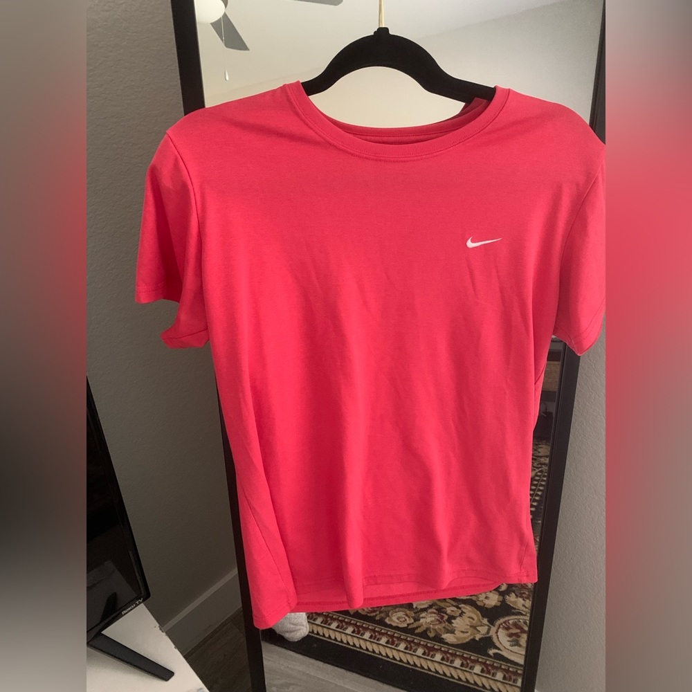 NIKE DRI-FIT SHORT SLEEVE TOP